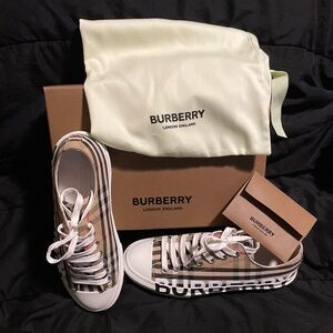 Size 40 women’s Burberry sneakers